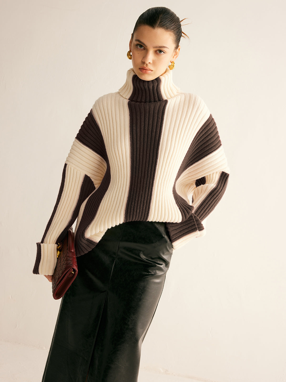 Women's ribbed color block turtleneck sweater in warm knit with chic two-tone design