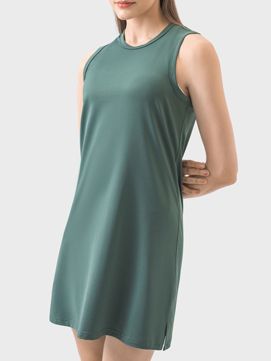 Women sleeveless active dress round neck in high-performance fabric, gym-to-social versatile silhouette