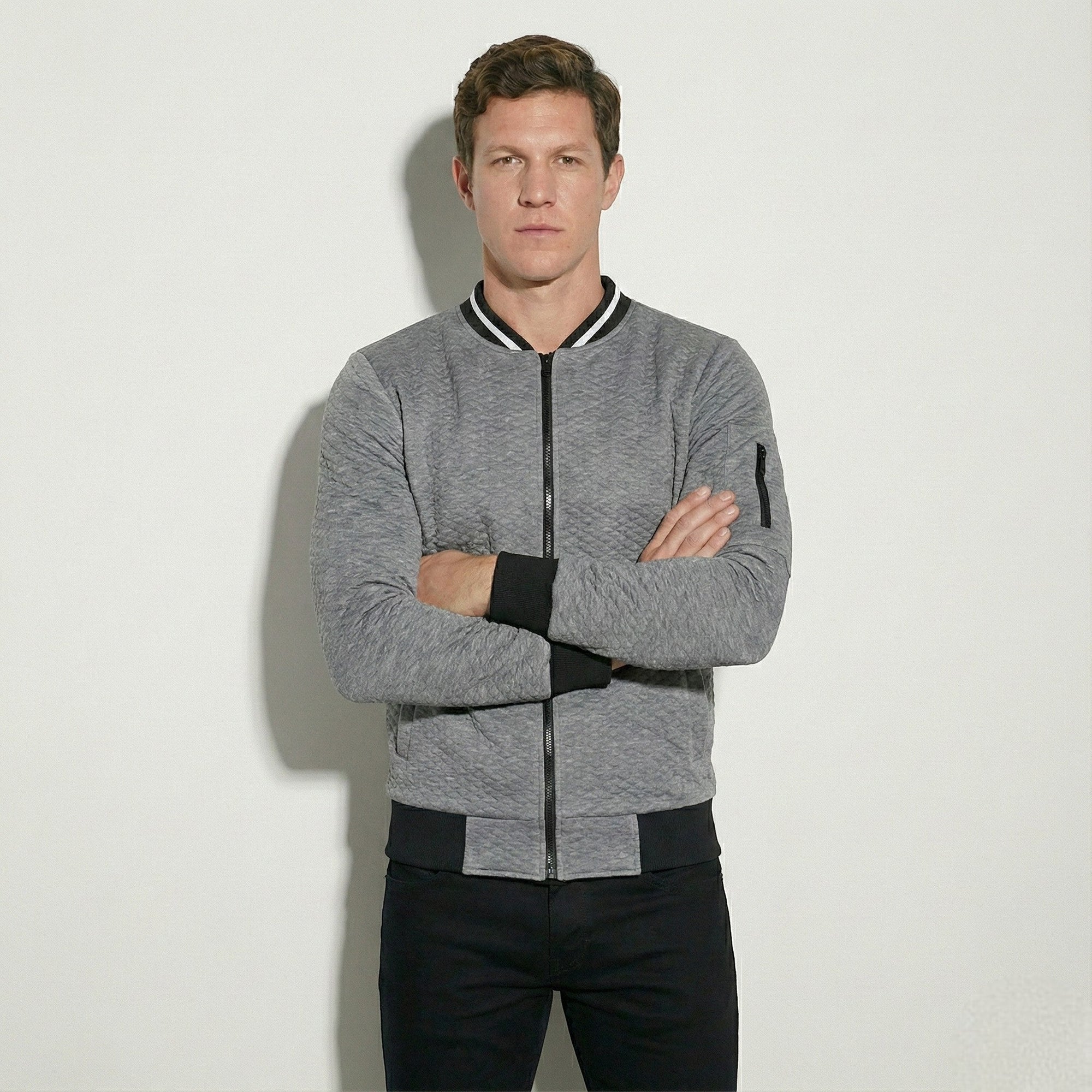 Men's slim-fit zipper sweater breathable blended fabric elastic cuffs modern active style