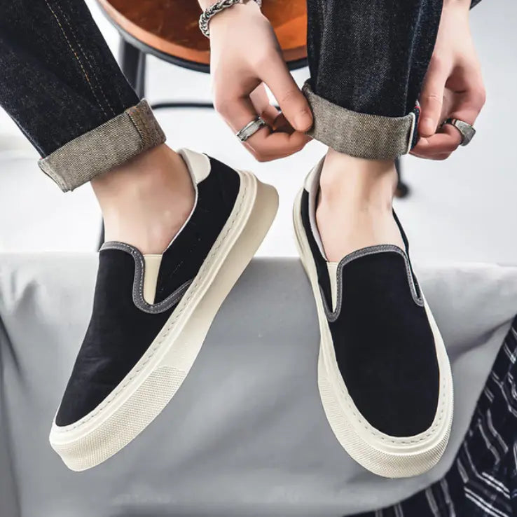 Men's white canvas sneakers low-top casual style with reinforced toe cap for everyday comfort