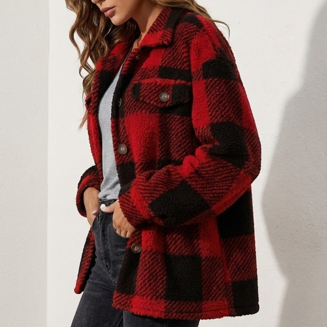 Women's loose-fit checked jacket in classic plaid, soft-touch fabric blend for cozy winter city style