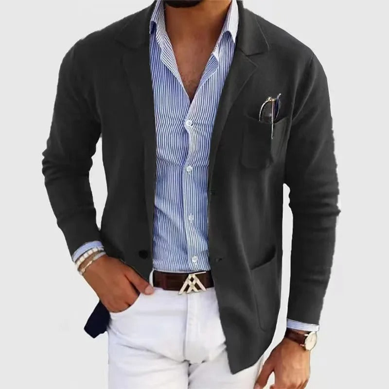 Men's slim-fit tailored blazer with breast pocket, professional polished style for all seasons