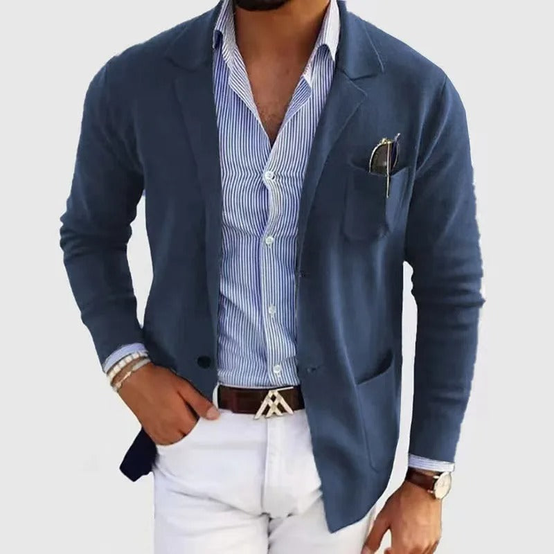 Men's slim-fit tailored blazer with breast pocket in versatile polyester fabric for professional wear