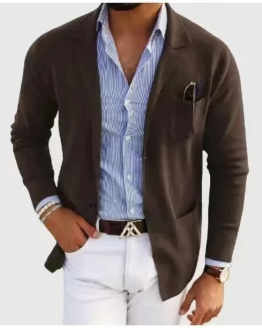 Men's slim-fit blazer with breast pocket in classic tailored style, versatile for professional wear