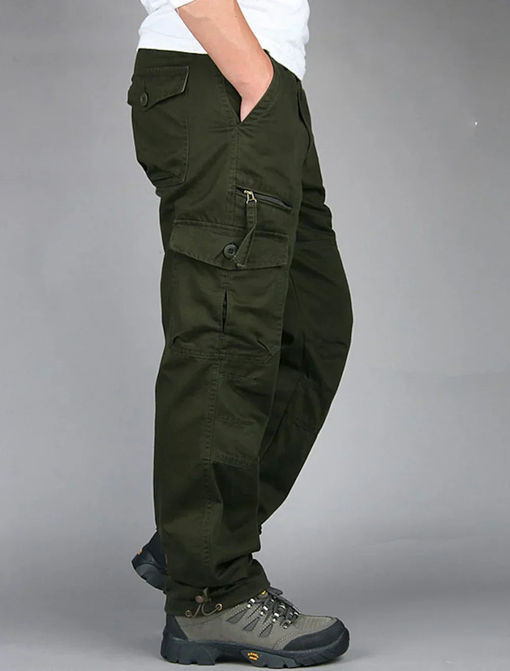 Men's straight-cut cargo pants with mid-rise waist and multiple functional pockets for daily wear