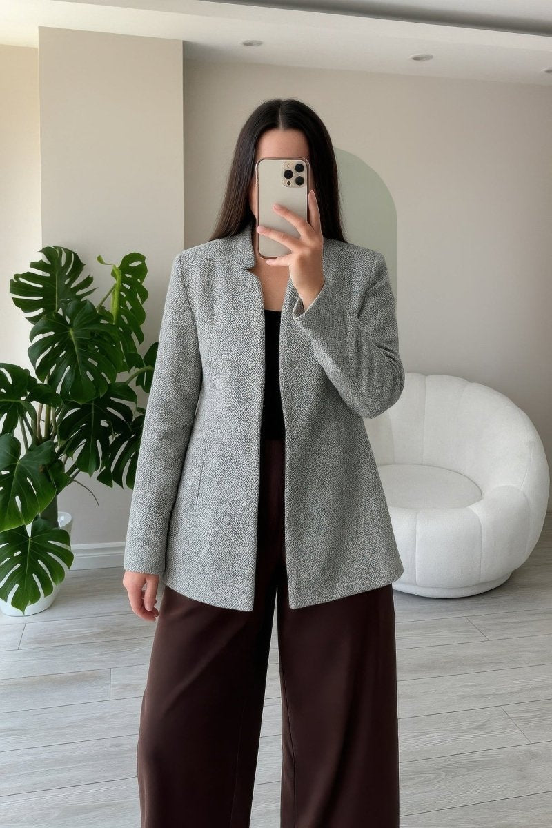 Women's herringbone lightweight relaxed-fit coat with side pockets, polished everyday elegance