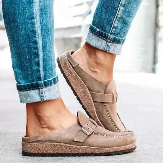 Women's open-back slip-on clogs with rounded toe and wide forefoot for all-day comfort