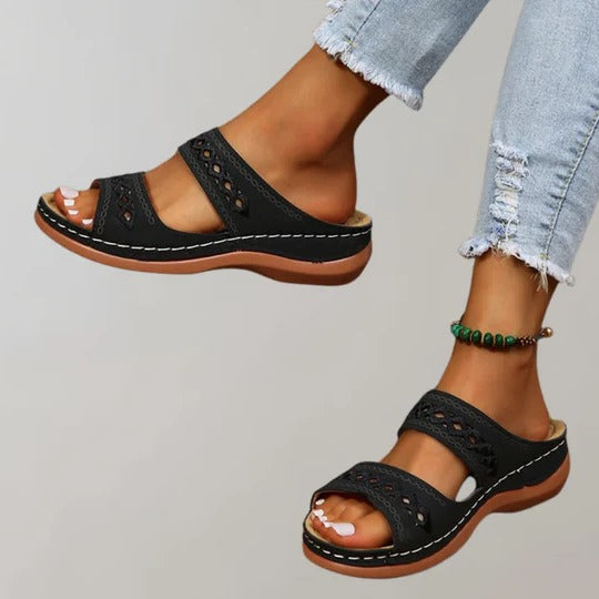 Women's adjustable strap summer sandals lightweight casual flatform with secure buckle closure