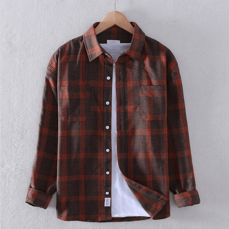 Men's relaxed-fit checkered casual button-down shirt in classic plaid pattern for everyday versatility